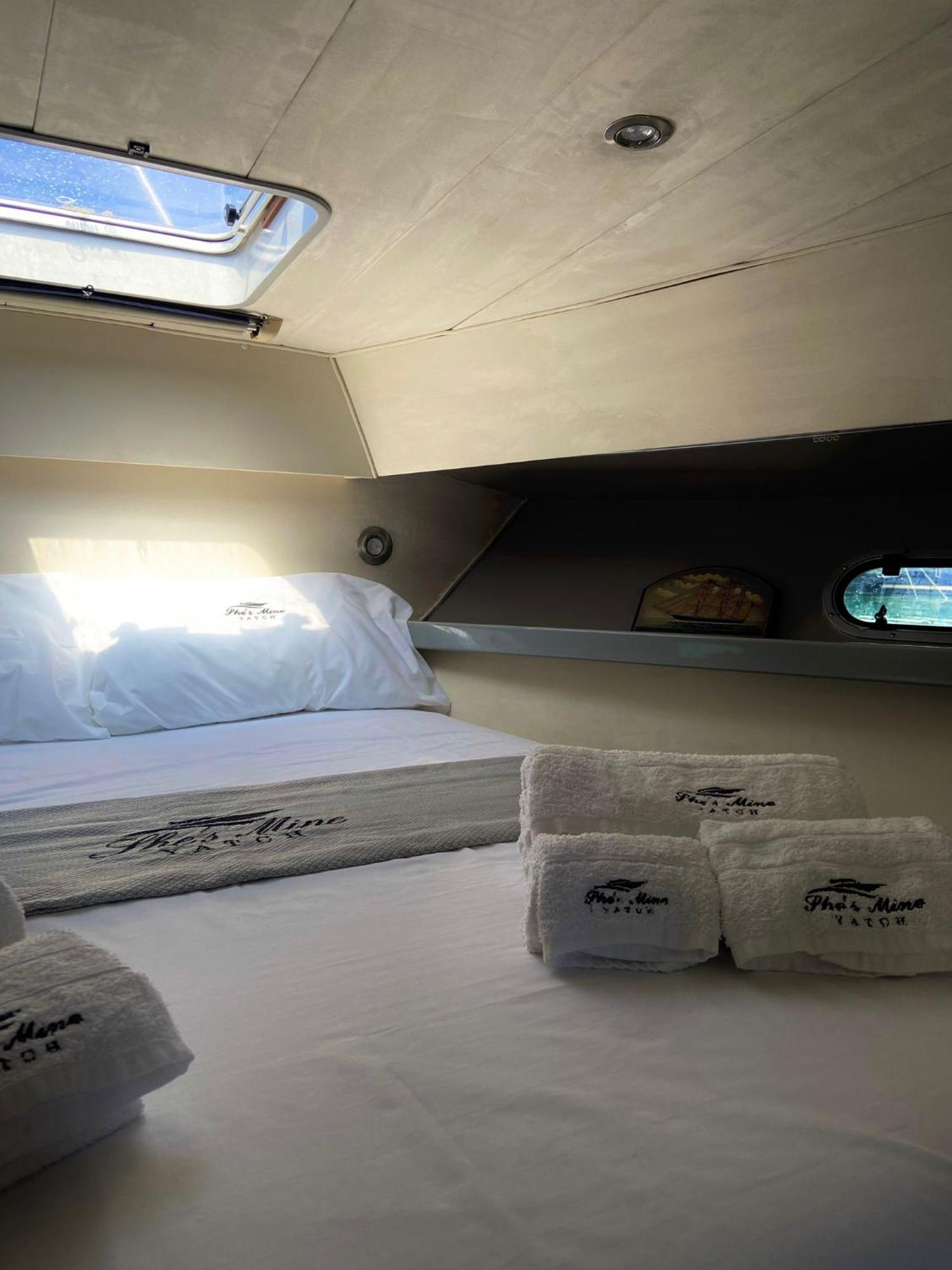 She'S Mine Yacht Hotel Катания Екстериор снимка