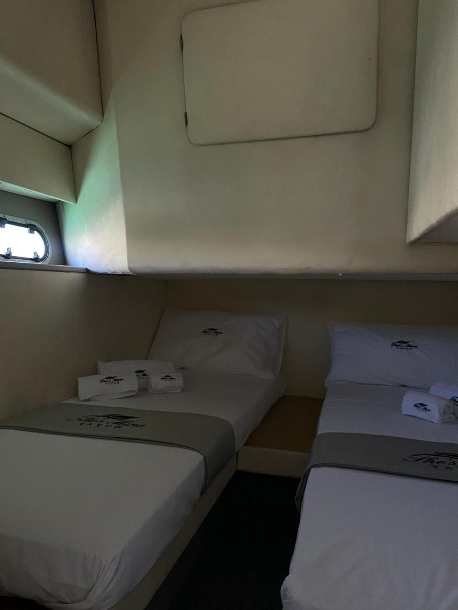 She'S Mine Yacht Hotel Катания Екстериор снимка