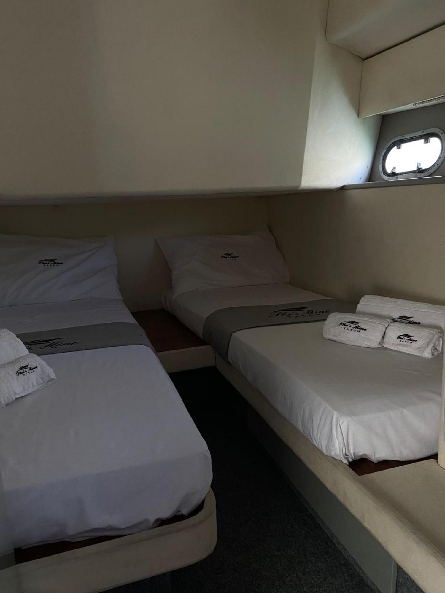 She'S Mine Yacht Hotel Катания Екстериор снимка