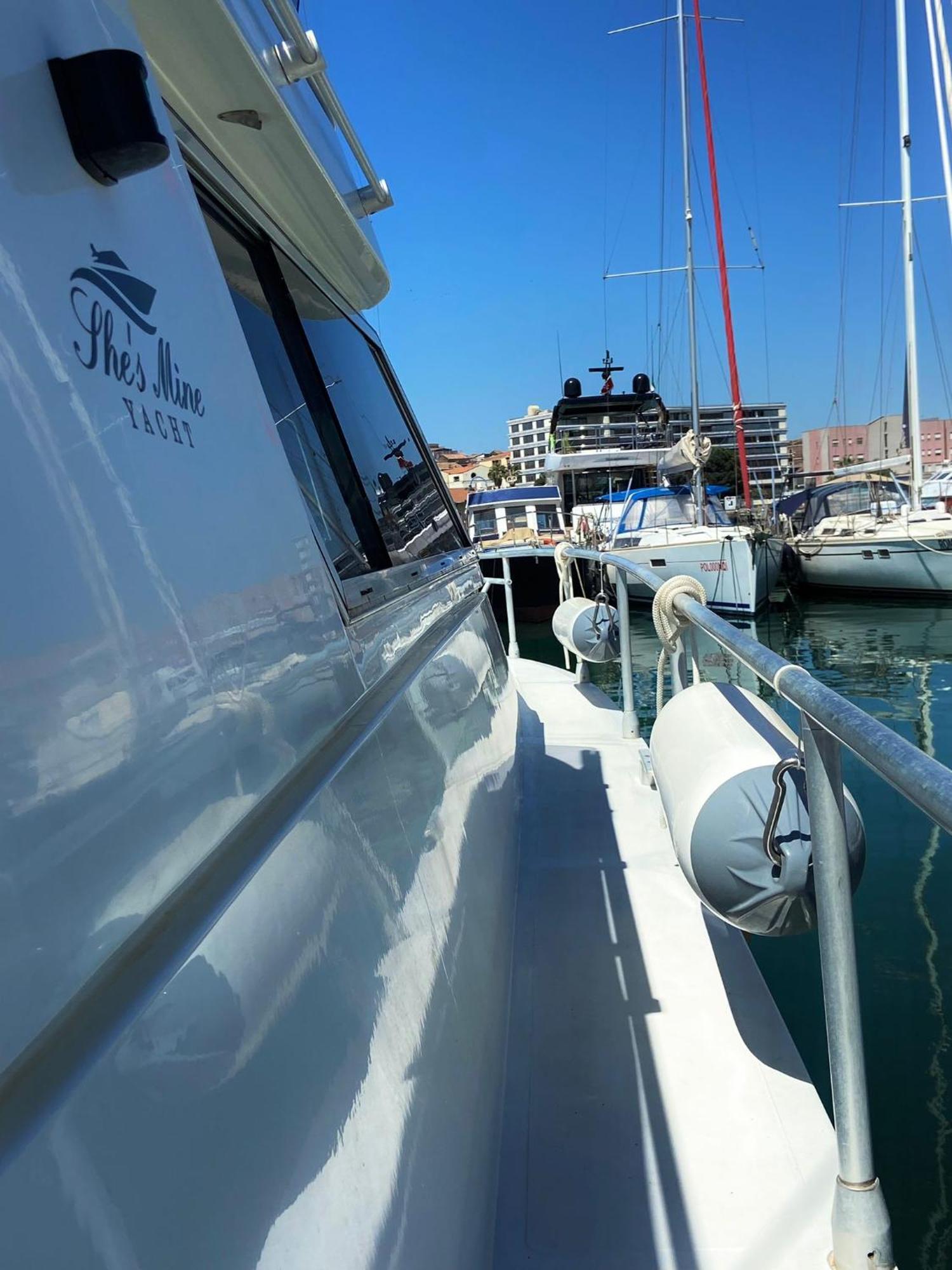 She'S Mine Yacht Hotel Катания Екстериор снимка