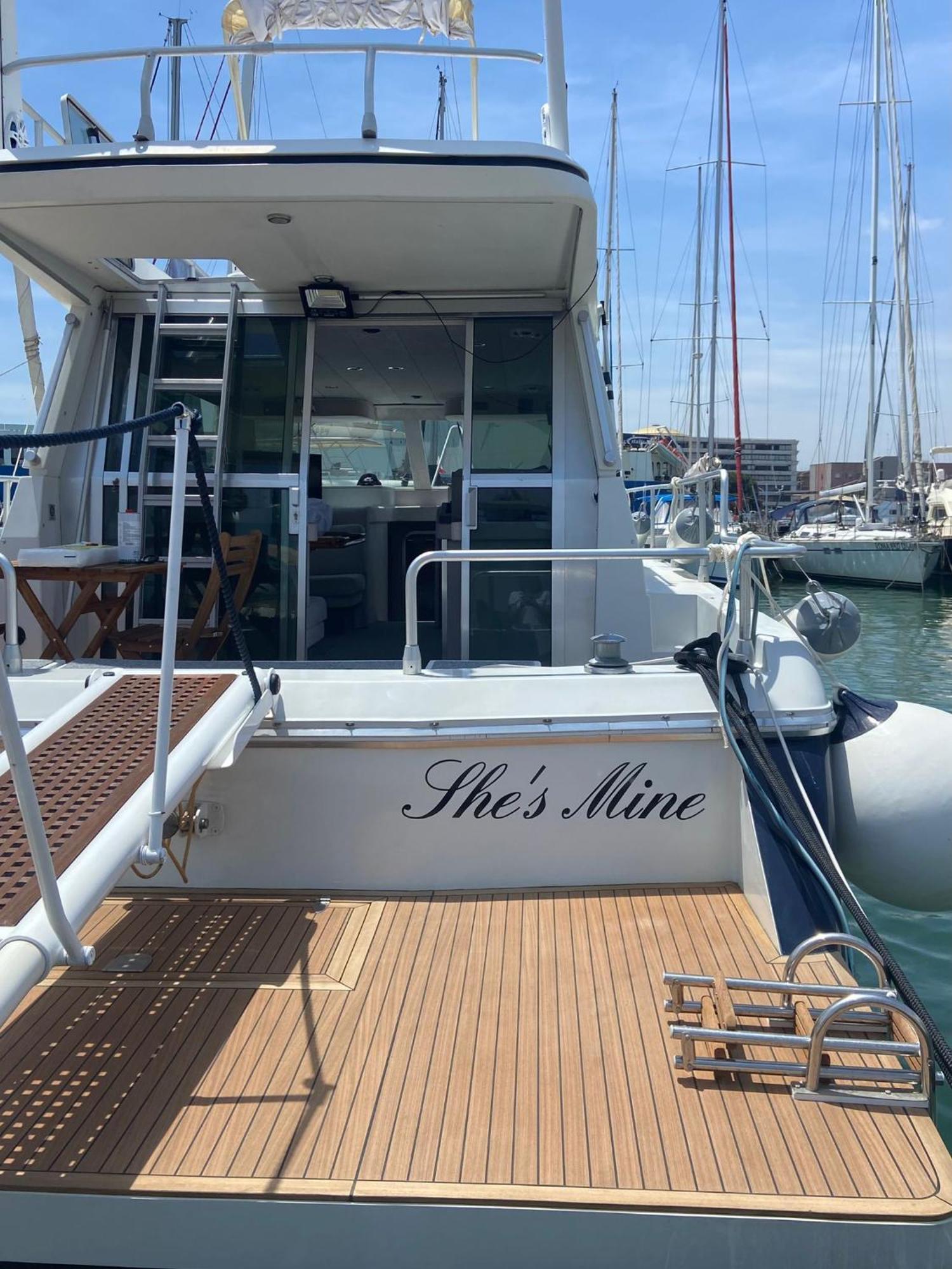 She'S Mine Yacht Hotel Катания Екстериор снимка