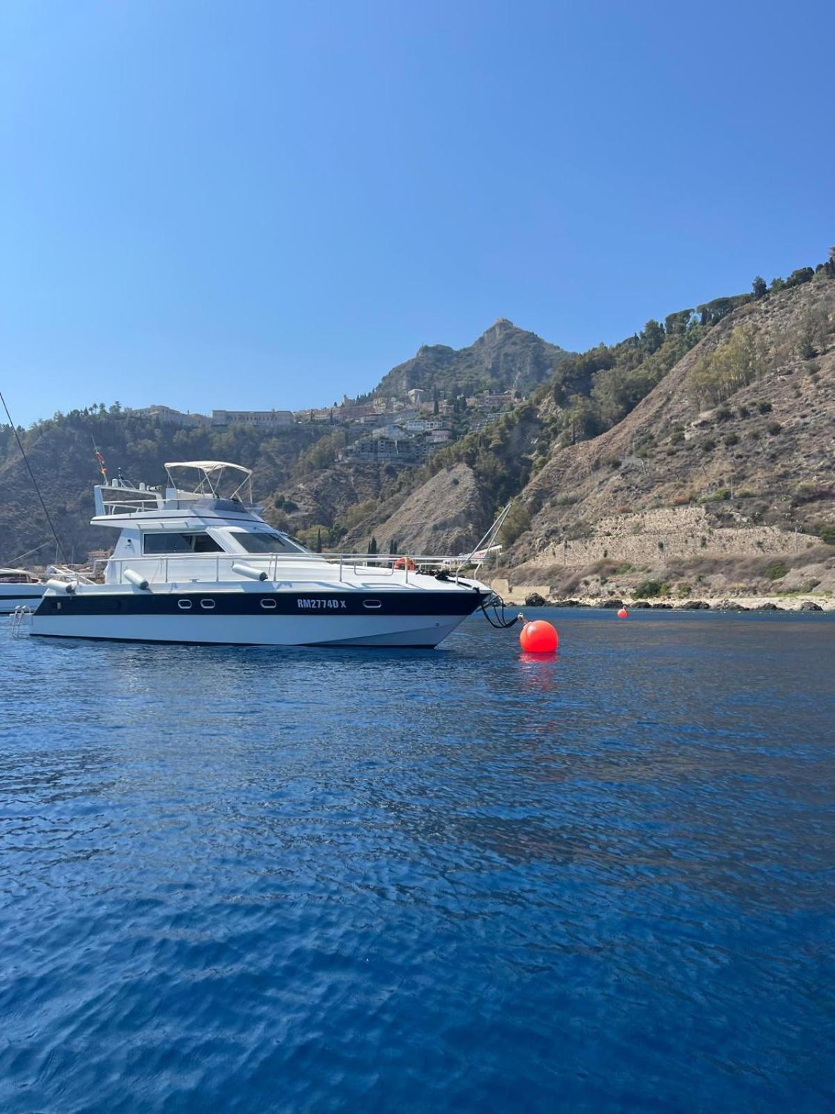 She'S Mine Yacht Hotel Катания Екстериор снимка